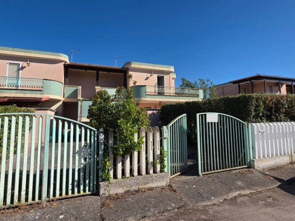 casa indipendente in vendita a Manfredonia in zona Ippocampo