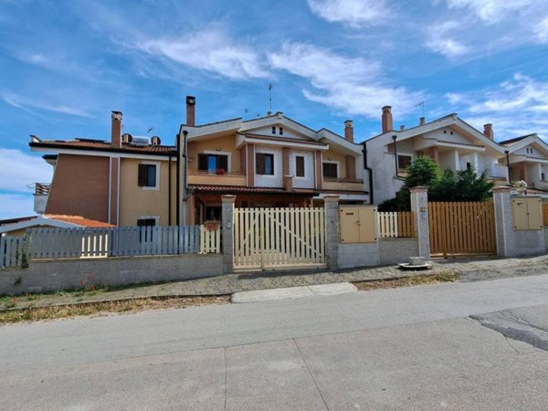 casa indipendente in vendita a Manfredonia in zona San Salvatore