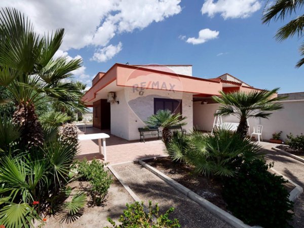 casa indipendente in vendita a Manfredonia in zona Ippocampo
