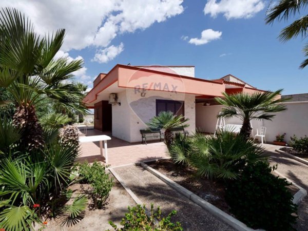 casa indipendente in vendita a Manfredonia in zona Ippocampo