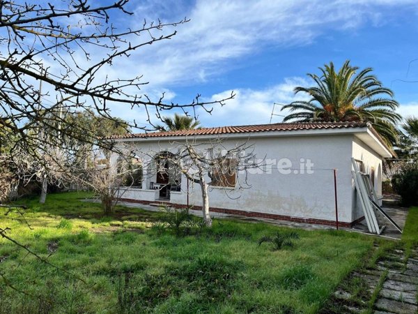 casa indipendente in vendita a Manfredonia in zona Sciali