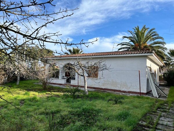 casa indipendente in vendita a Manfredonia in zona Sciali