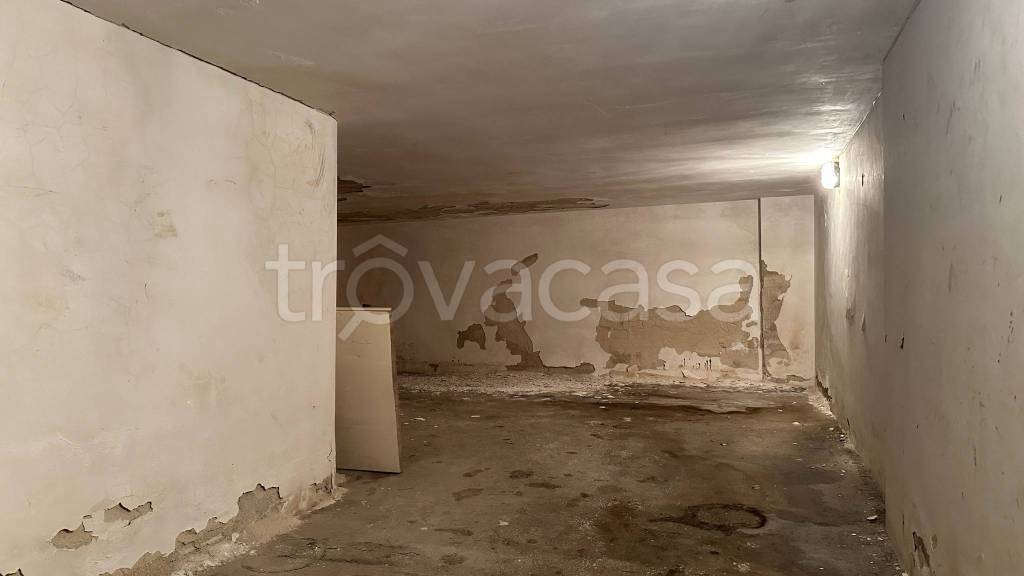 locale commerciale in vendita a Manfredonia