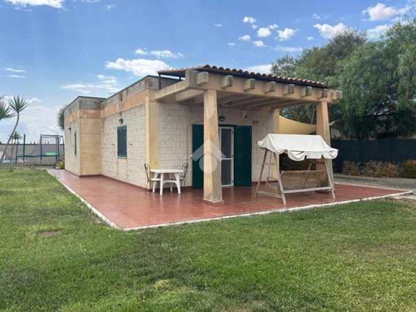 casa indipendente in vendita a Manfredonia in zona Ippocampo