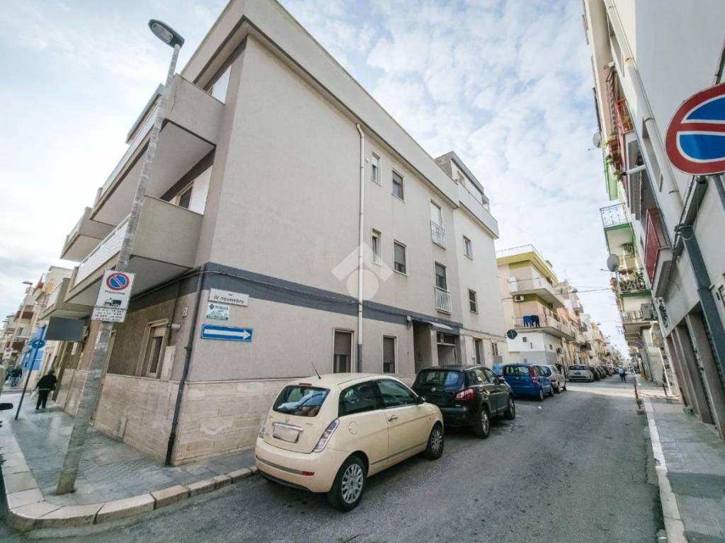 negozio in vendita a Manfredonia in zona Centro Storico