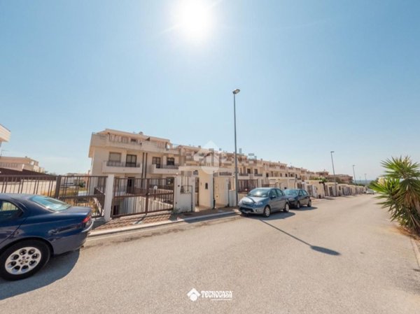 casa indipendente in vendita a Manfredonia