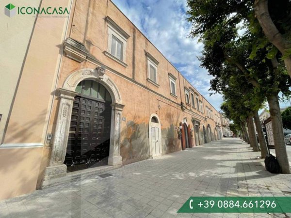 appartamento in vendita a Manfredonia in zona Centro Storico