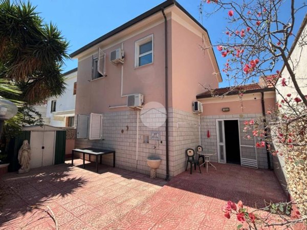 casa indipendente in vendita a Manfredonia
