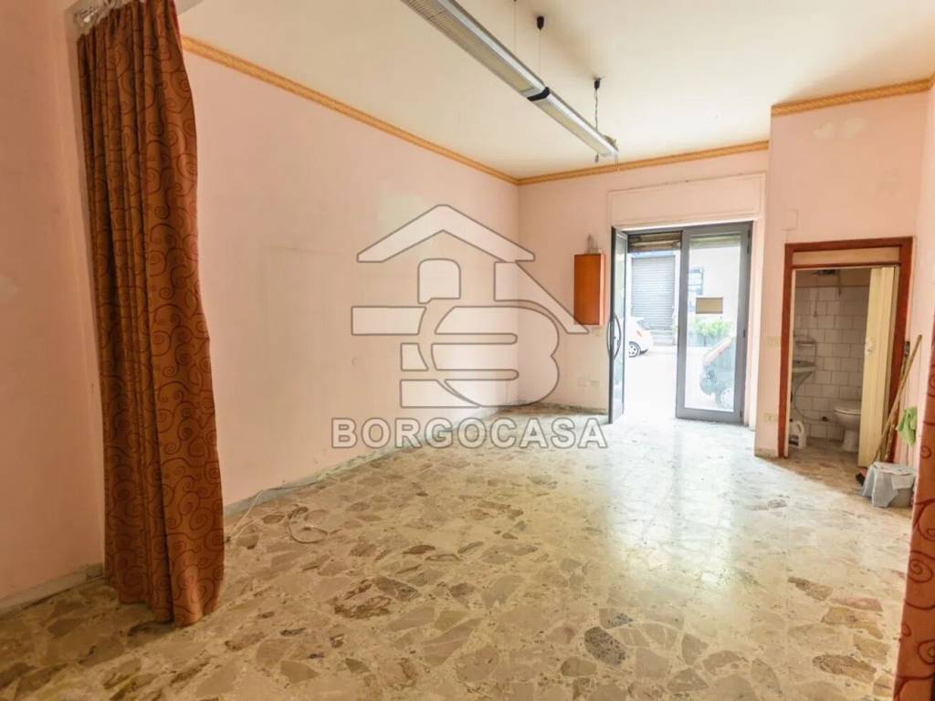 negozio in vendita a Manfredonia