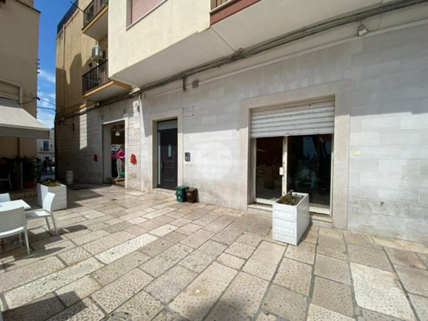 locale commerciale in vendita a Manfredonia in zona Centro Storico