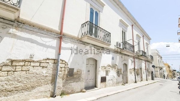 appartamento in vendita a Manfredonia in zona Centro Storico