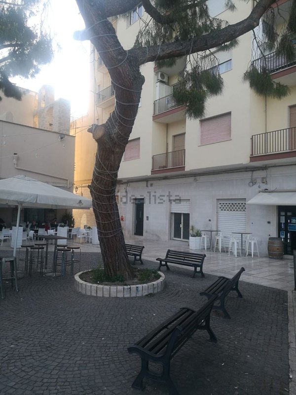 locale commerciale in vendita a Manfredonia