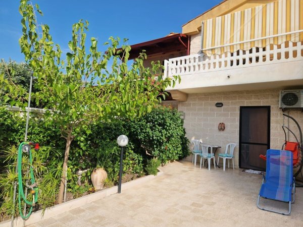 casa indipendente in vendita a Manfredonia in zona Ippocampo