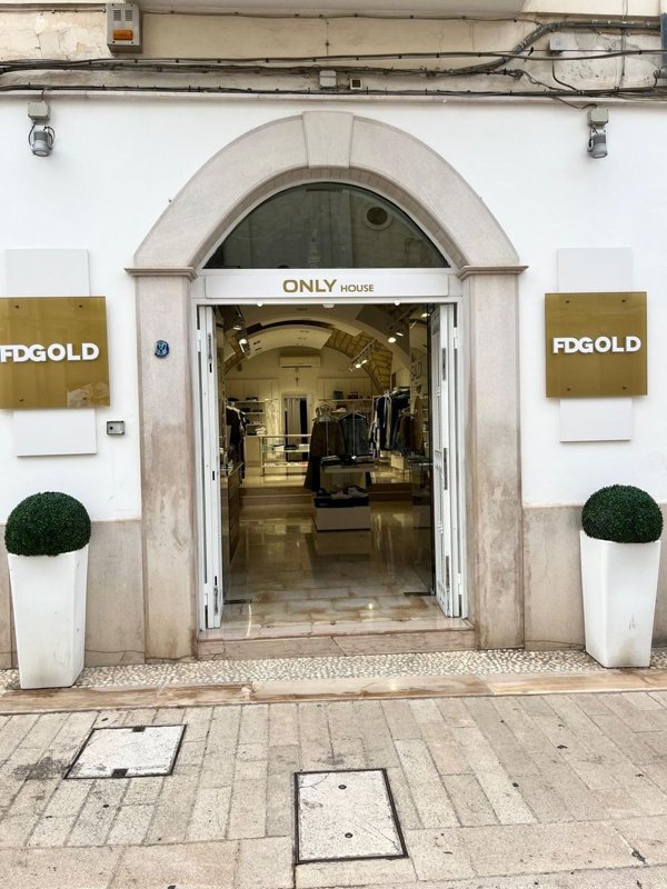 negozio in vendita a Manfredonia in zona Centro Storico