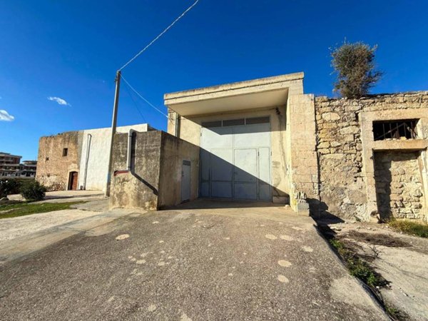 locale commerciale in vendita a Manfredonia