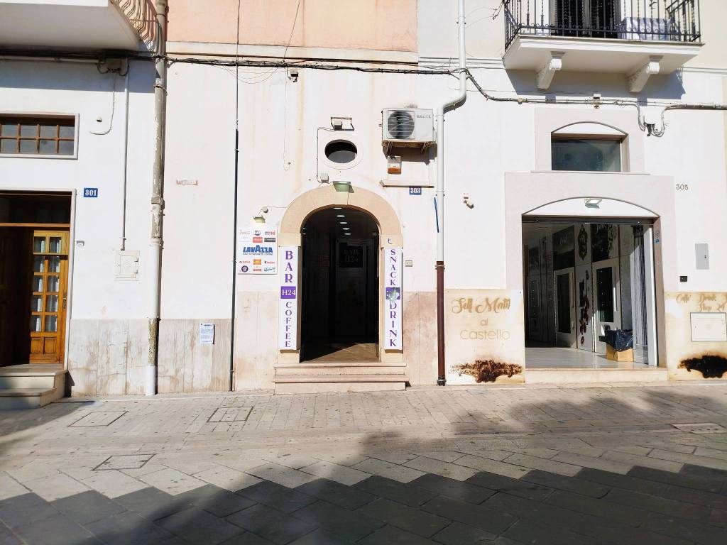 negozio in vendita a Manfredonia in zona Centro Storico