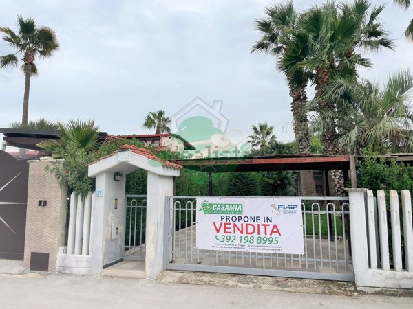 casa indipendente in vendita a Manfredonia in zona Ippocampo