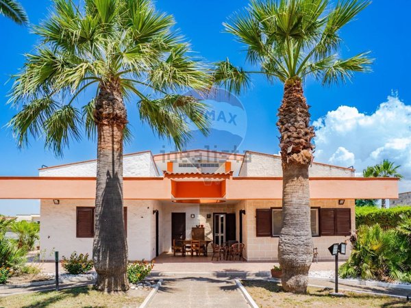 casa indipendente in vendita a Manfredonia in zona Ippocampo