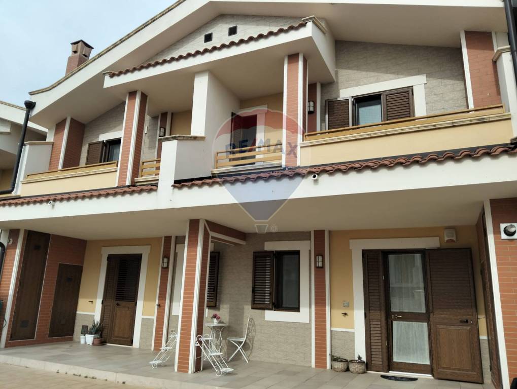 casa indipendente in vendita a Manfredonia in zona San Salvatore