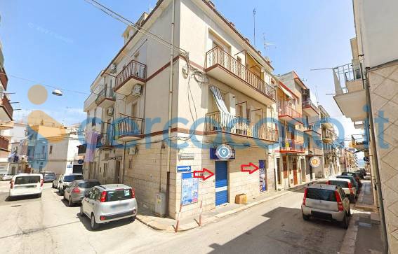 locale commerciale in vendita a Manfredonia