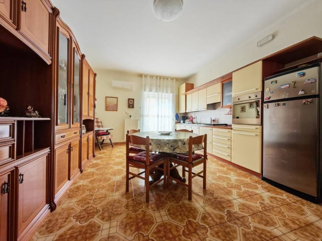 appartamento in vendita a Manfredonia in zona Centro Storico