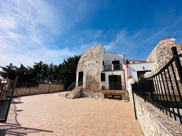 casa indipendente in vendita a Manfredonia in zona San Salvatore