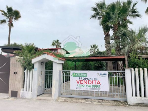 casa indipendente in vendita a Manfredonia in zona Ippocampo