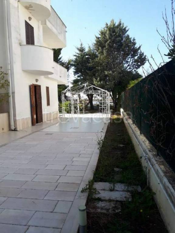 casa indipendente in vendita a Manfredonia in zona Ippocampo