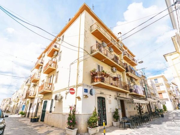 appartamento in vendita a Manfredonia in zona Centro Storico