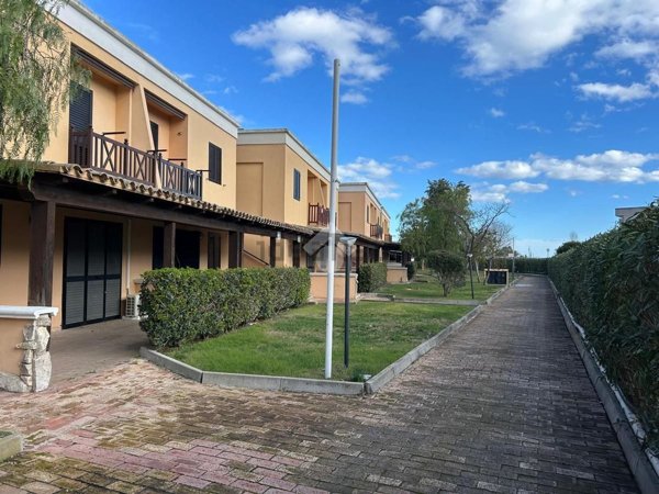 casa indipendente in vendita a Manfredonia in zona Ippocampo