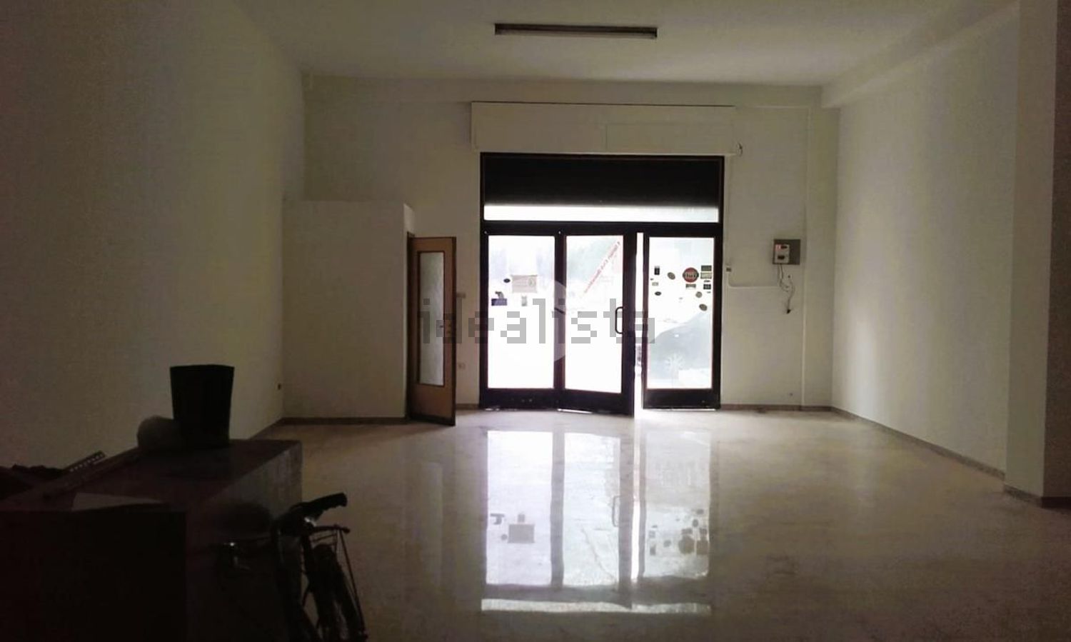 locale commerciale in vendita a Manfredonia in zona Centro Storico