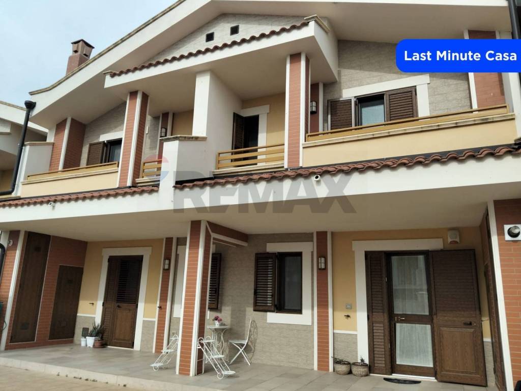 casa indipendente in vendita a Manfredonia in zona San Salvatore
