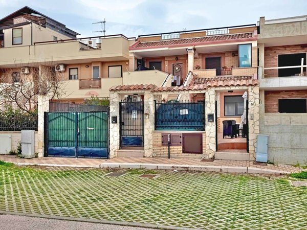 casa indipendente in vendita a Manfredonia in zona Centro Storico