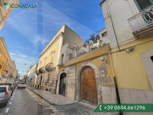 locale commerciale in vendita a Manfredonia in zona Centro Storico