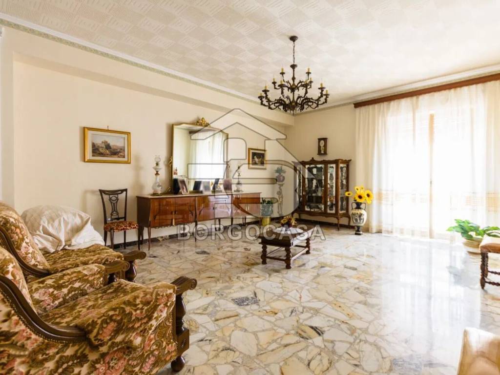 appartamento in vendita a Manfredonia in zona Centro Storico