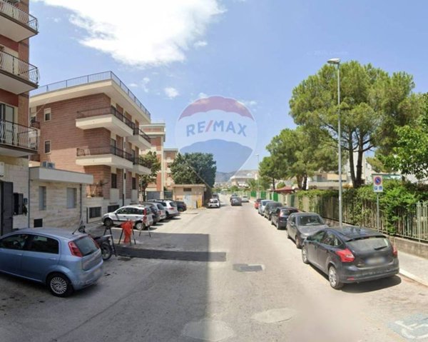 locale commerciale in vendita a Manfredonia