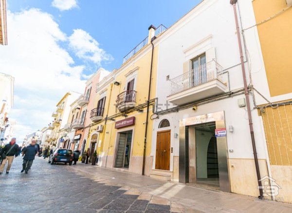 negozio in vendita a Manfredonia in zona Centro Storico