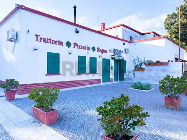 negozio in vendita a Manfredonia in zona Centro Storico