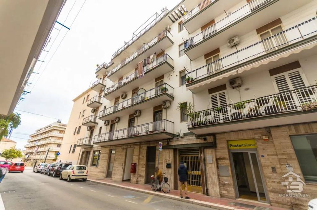 appartamento in vendita a Manfredonia in zona Centro Storico