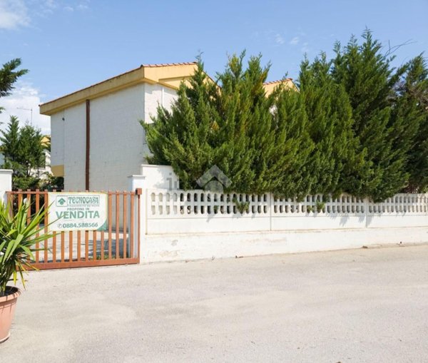 casa indipendente in vendita a Manfredonia in zona Ippocampo
