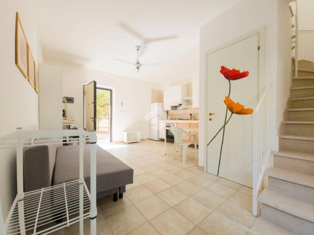 casa indipendente in vendita a Manfredonia in zona Ippocampo