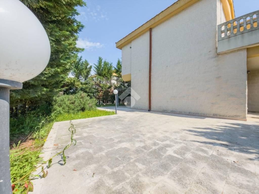 casa indipendente in vendita a Manfredonia in zona Ippocampo