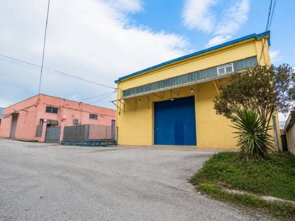 locale commerciale in vendita a Manfredonia