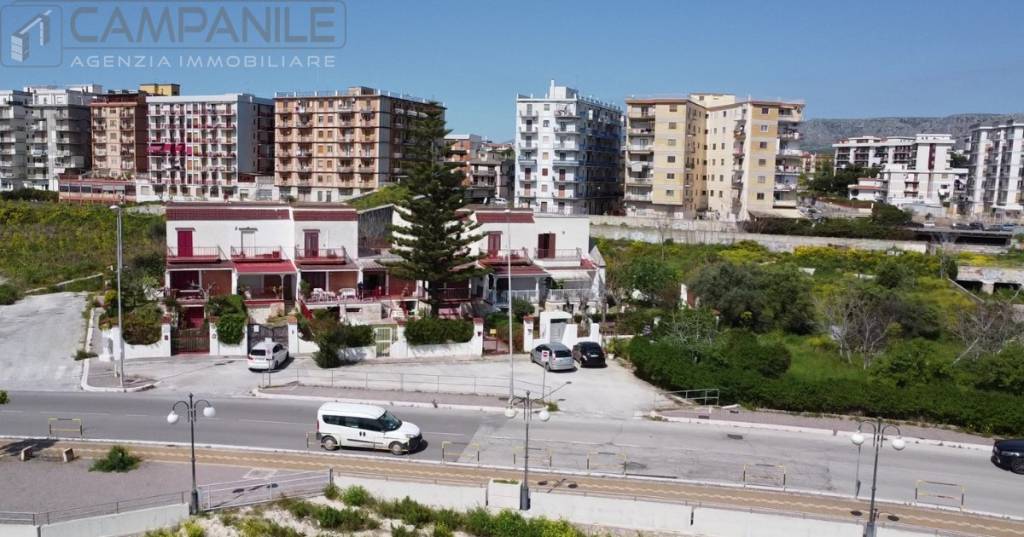 casa indipendente in vendita a Manfredonia in zona Centro Storico