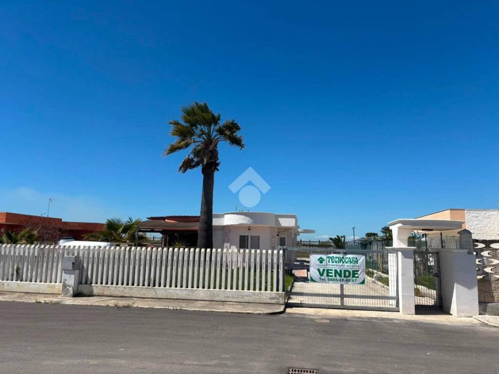 casa indipendente in vendita a Manfredonia in zona Ippocampo