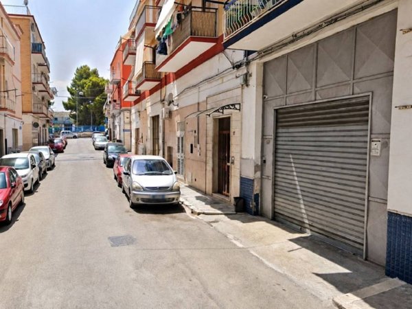 locale commerciale in vendita a Manfredonia