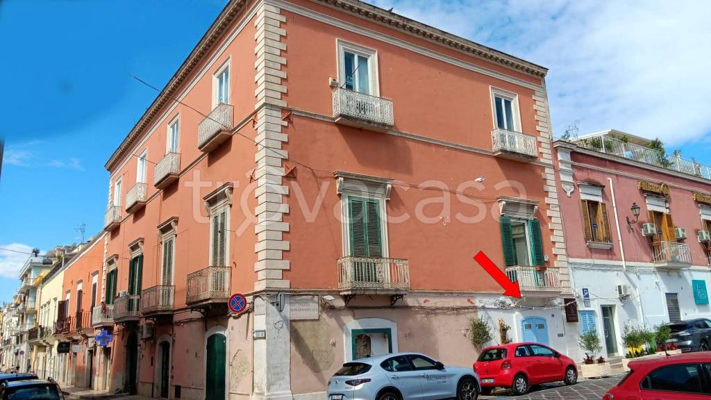 negozio in vendita a Manfredonia in zona Centro Storico
