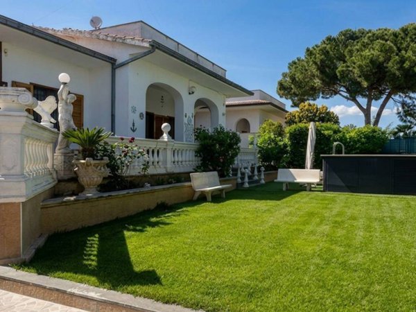 casa indipendente in vendita a Manfredonia in zona Ippocampo