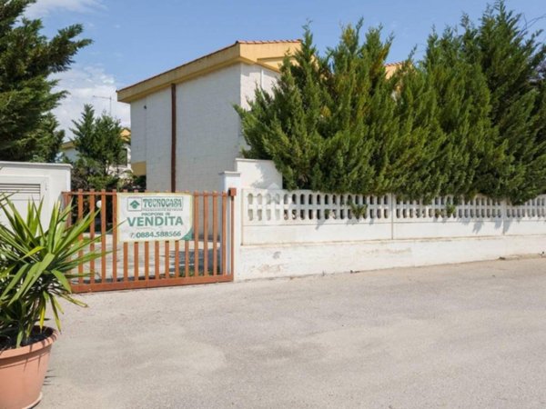 casa indipendente in vendita a Manfredonia in zona Ippocampo