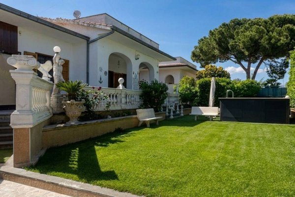 casa indipendente in vendita a Manfredonia in zona Ippocampo